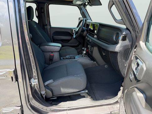 Used 2024 Jeep Wrangler Unlimited Rubicon 4xe AWD/4WD image 17