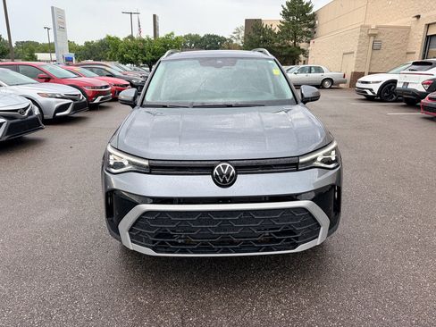 Used 2025 Volkswagen Taos SE w/ Panoramic Sunroof Package AWD/4WD image 8