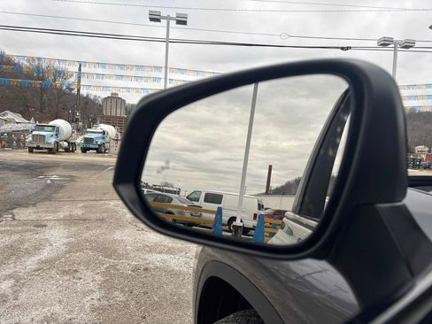 Used 2024 Toyota Highlander XLE image 10