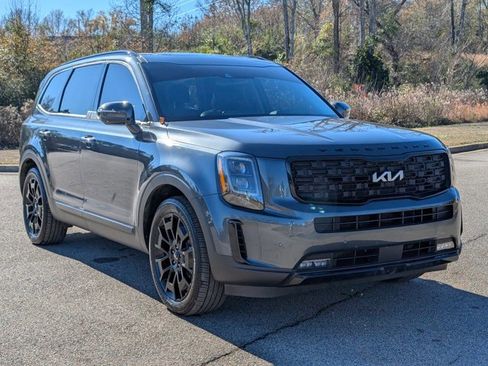 Used 2022 Kia Telluride SX w/ SX Prestige Package image 3
