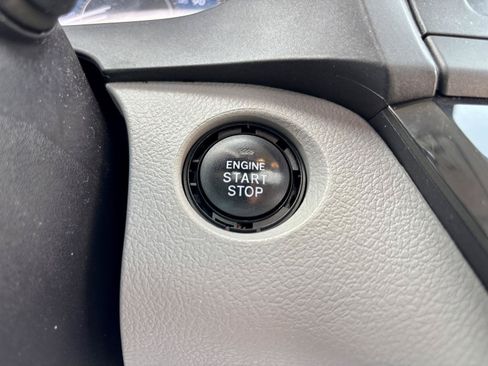 Used 2019 Toyota Sienna XLE Premium FWD image 32