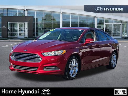Used 2015 Ford Fusion SE image 1
