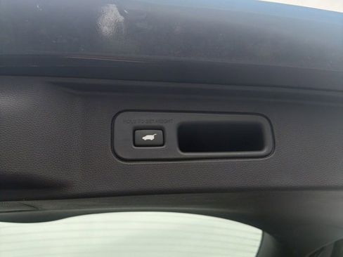 Used 2025 Honda Pilot EX-L image 32