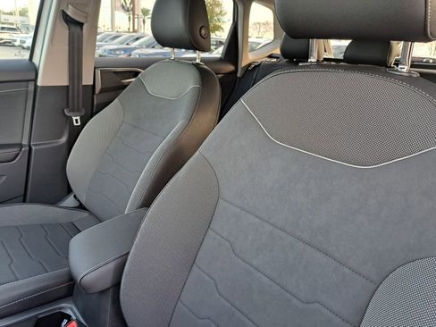 New 2026 Volkswagen Taos SE image 20
