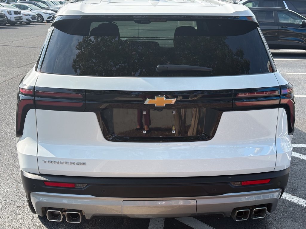 Used 2026 Chevrolet Traverse LT w/ Driver Confidence Package FWD image 14