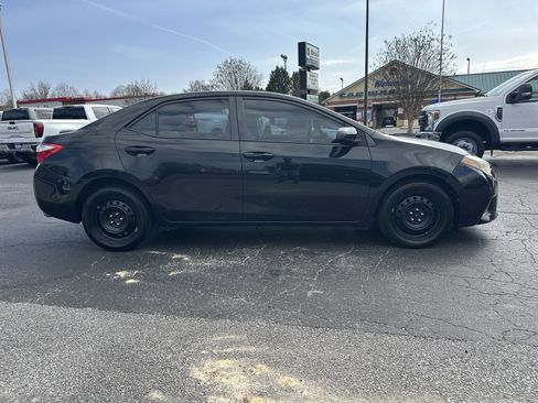 Used 2015 Toyota Corolla LE image 9