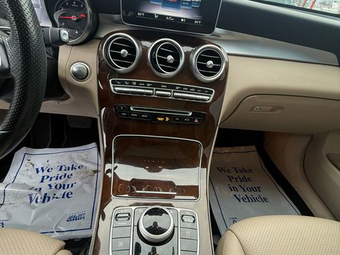 Used 2019 Mercedes-Benz GLC 300 4MATIC image 38