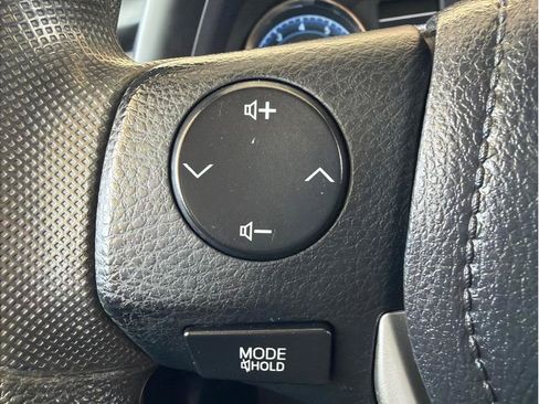 Used 2018 Toyota Corolla LE FWD image 17