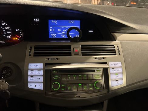 Used 2010 Toyota Avalon XL image 8