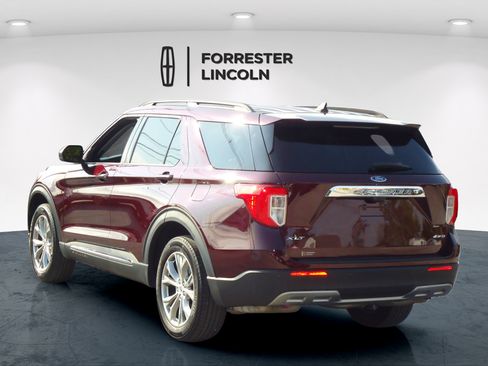 Used 2022 Ford Explorer XLT w/ Equipment Group 202A AWD/4WD image 5