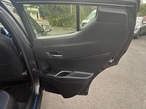 Used 2020 Toyota C-HR XLE image 20