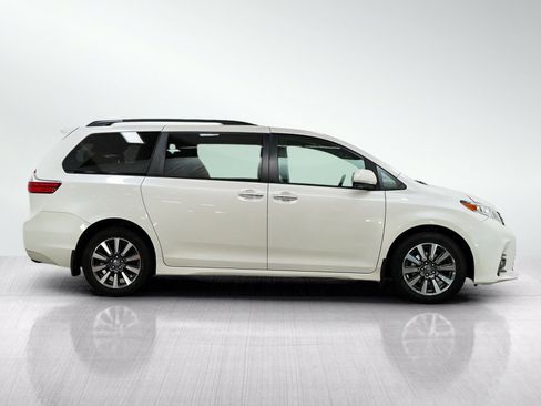 Used 2019 Toyota Sienna XLE w/ XLE Navigation Package AWD/4WD image 6