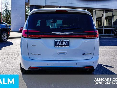 Used 2023 Chrysler Pacifica Touring-L image 11