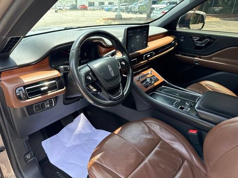 Used 2020 Lincoln Aviator Reserve RWD image 9