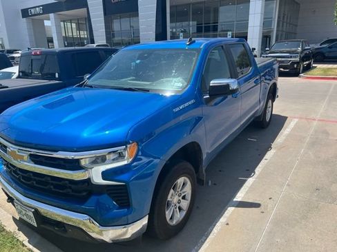 Used 2022 Chevrolet Silverado 1500 LT AWD/4WD image 2
