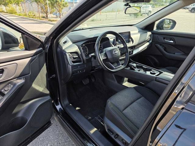 Used 2025 Nissan Rogue SV AWD/4WD image 18
