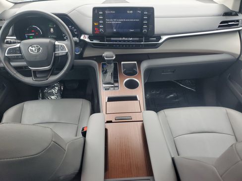 Certified 2024 Toyota Sienna XLE image 13