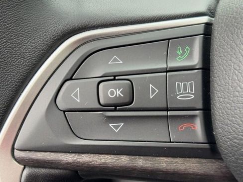 Used 2022 Jeep Grand Cherokee Limited image 16