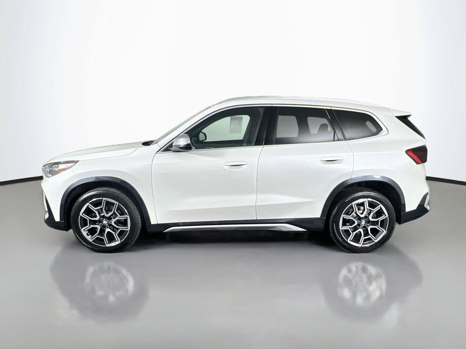 Used 2023 BMW X1 xDrive28i w/ Premium Package AWD/4WD image 3