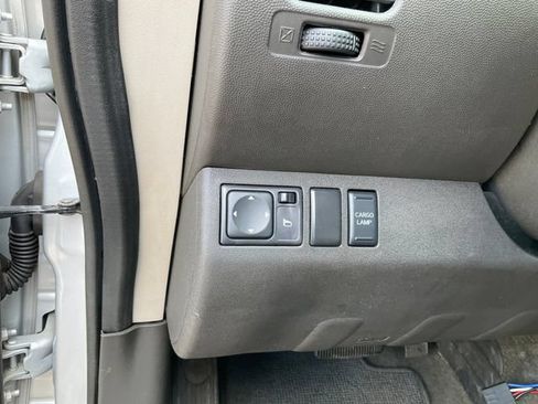 Used 2012 Nissan Frontier SV AWD/4WD image 8