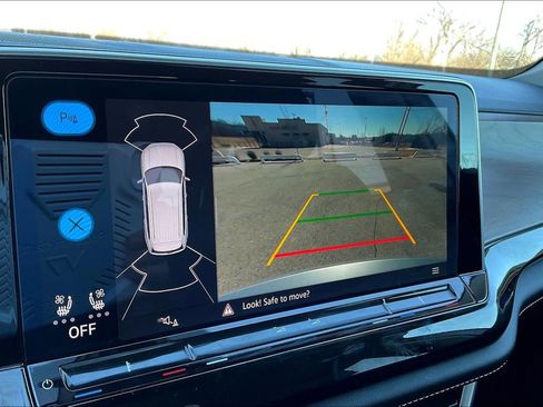 Used 2024 Volkswagen Atlas SE image 23