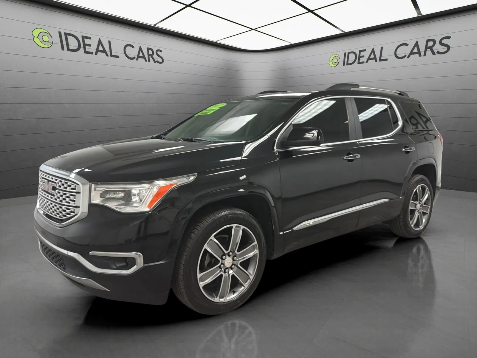 Used 2017 GMC Acadia Denali w/ Technology Package FWD image 1