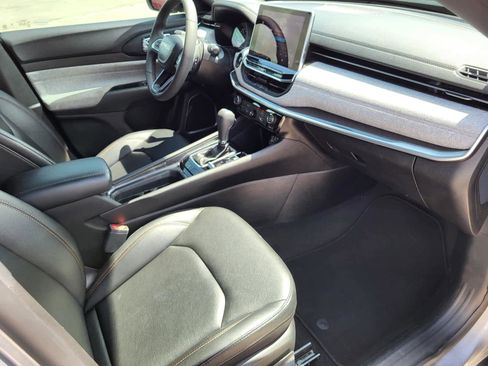 Certified 2024 Jeep Compass Latitude image 9