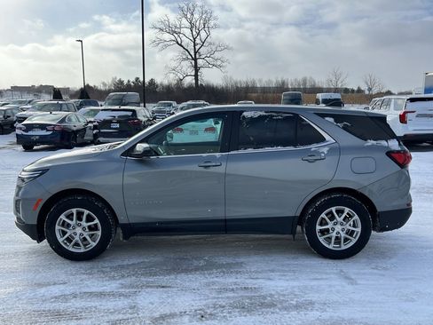 Used 2023 Chevrolet Equinox LT image 2