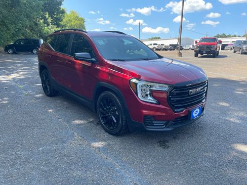 Used 2023 GMC Terrain SLE w/ Driver Convenience Package FWD image 9