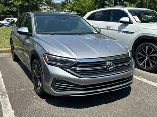 Used 2024 Volkswagen Jetta SE w/ Panoramic Sunroof Package FWD video 1