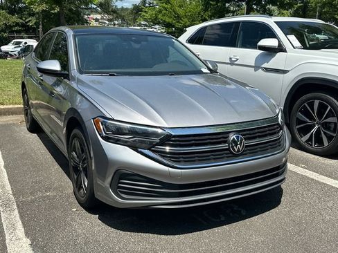 Used 2024 Volkswagen Jetta SE w/ Panoramic Sunroof Package FWD image 1
