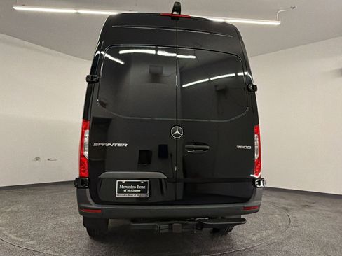 Used 2025 Mercedes-Benz Sprinter 2500 image 9