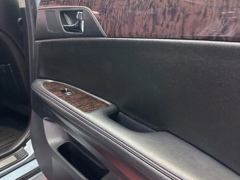 Used 2012 Toyota Avalon Limited image 25