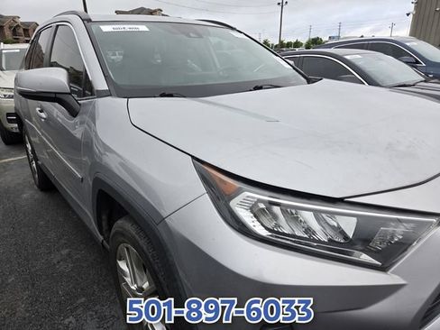 Used 2019 Toyota RAV4 XLE Premium FWD image 4