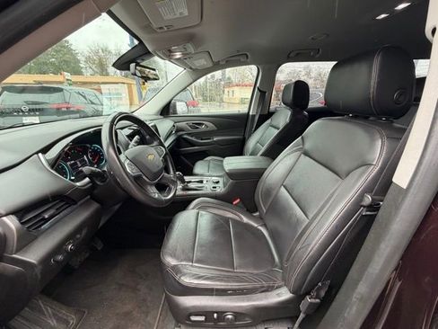 Used 2018 Chevrolet Traverse LT w/ LPO, 'HIT The Road' Package AWD/4WD image 9