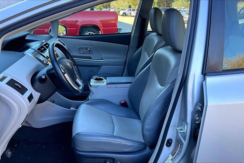 Used 2015 Toyota Prius V Four FWD image 9