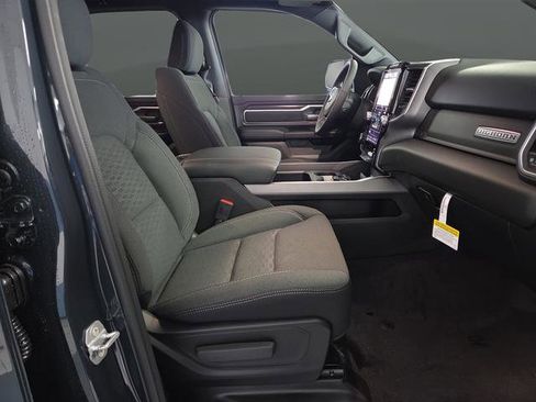 New 2026 RAM 1500 4x4 Crew Cab image 32