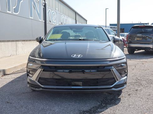 Used 2025 Hyundai Sonata SEL FWD image 2