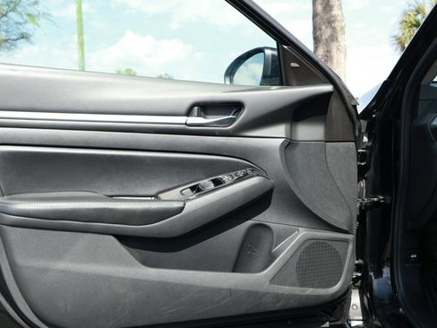 Used 2023 Nissan Altima 2.5 SV image 21