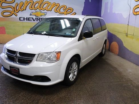 Used 2018 Dodge Grand Caravan SE w/ UConnect Hands-Free Group image 4