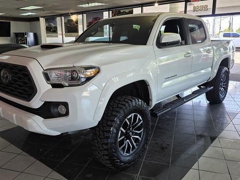 Used 2020 Toyota Tacoma TRD Sport w/ Technology Package AWD/4WD image 1