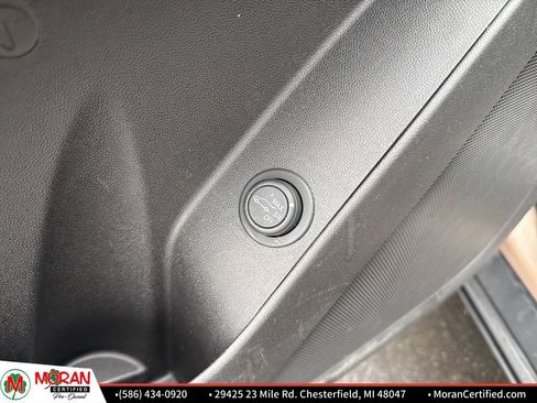 Used 2019 Chevrolet Equinox LT w/ Driver Convenience Package image 12