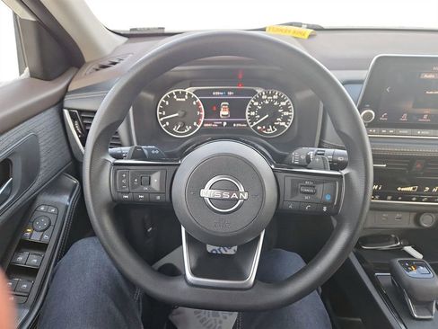 Used 2023 Nissan Rogue SV image 14