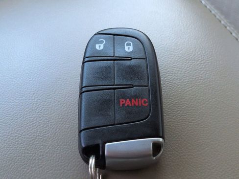 Used 2018 Jeep Grand Cherokee Laredo image 28