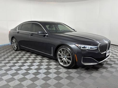 Used 2020 BMW 750i xDrive w/ Cold Weather Package image 6