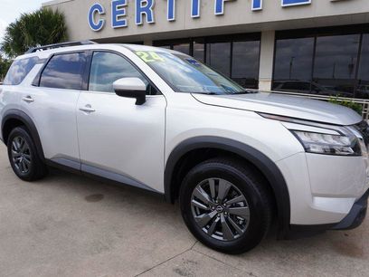 Used 2024 Nissan Pathfinder SV