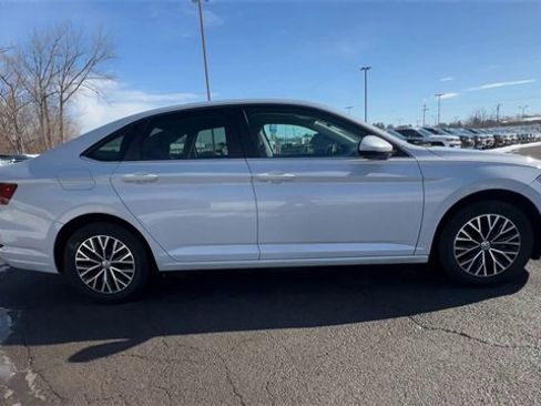 Used 2019 Volkswagen Jetta SE image 9