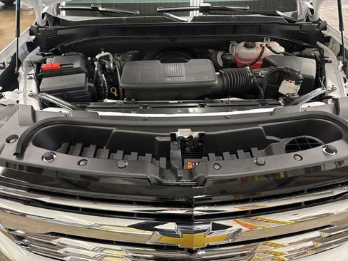 New 2026 Chevrolet Suburban LT image 30