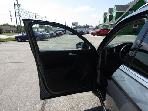 Used 2021 Volkswagen Tiguan SEL AWD/4WD image 9