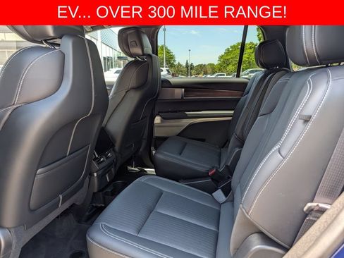 Used 2026 Cadillac Vistiq Sport w/ LPO, Floor Liner Package AWD/4WD image 27